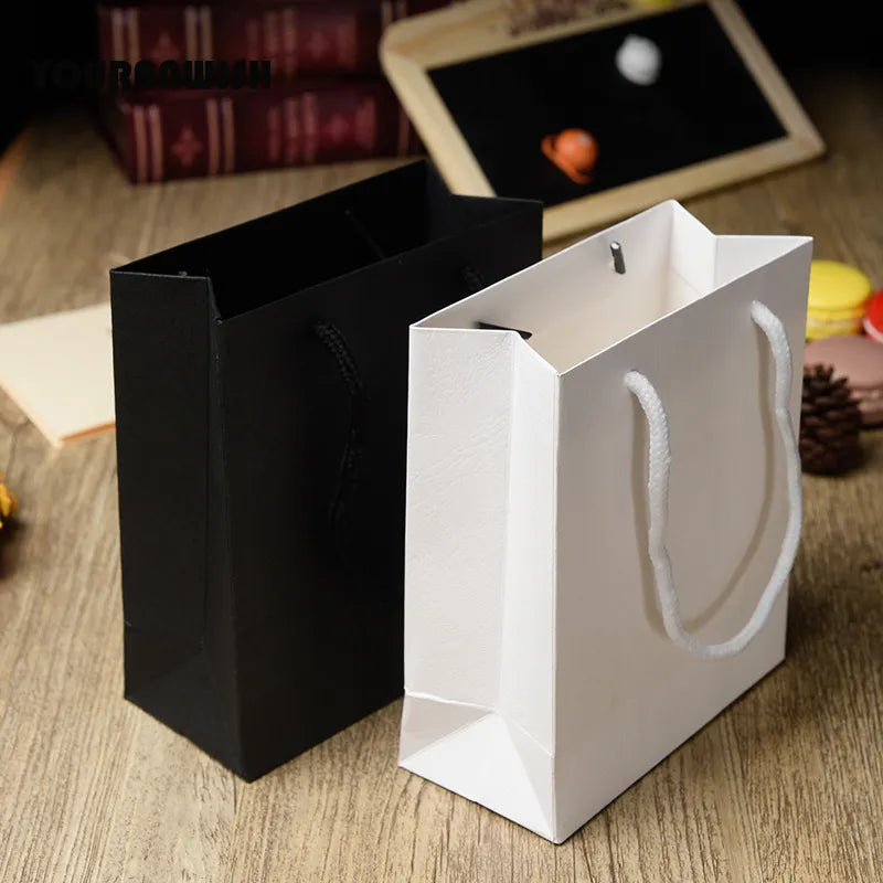 BlackPluss - 10/20pcs/lot White Black Highest Simple Paper Gift Bag Kraft Paper Candy Box With Handle Wedding Birthday Party Gift Package