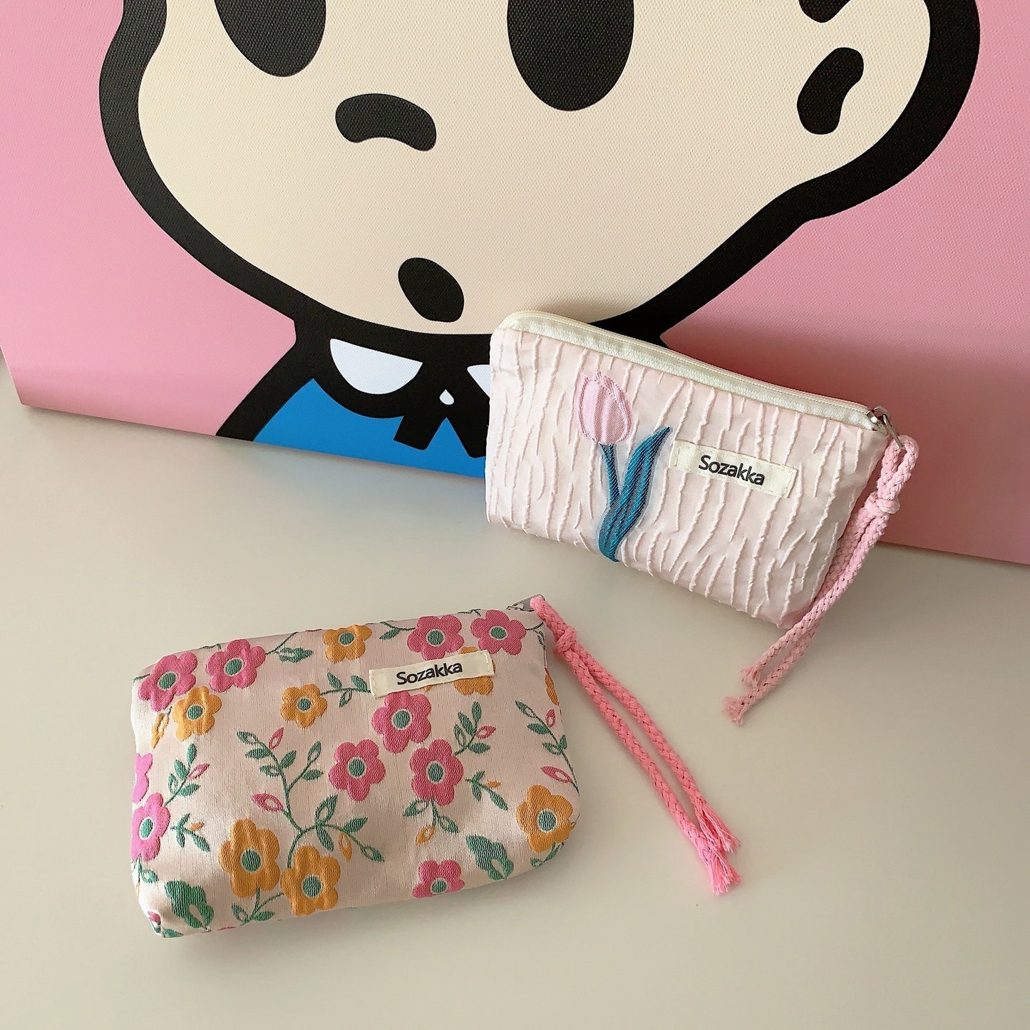 Black Pluss - Kawaii Floral Travel Coin Purse Lipstick Cosmetic Small Storage Bag.