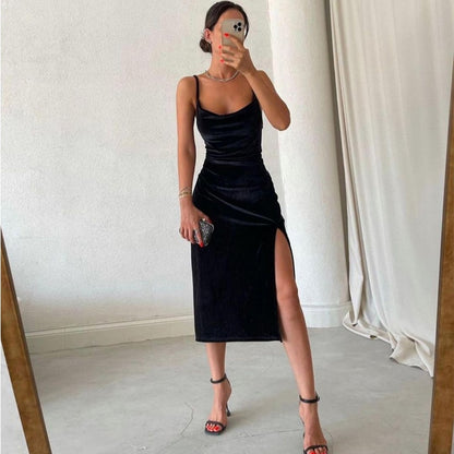BlackPluss - فستان مخملي متوسط ​​الطول بدون أكمام مكشوف الكتفين وظهر.