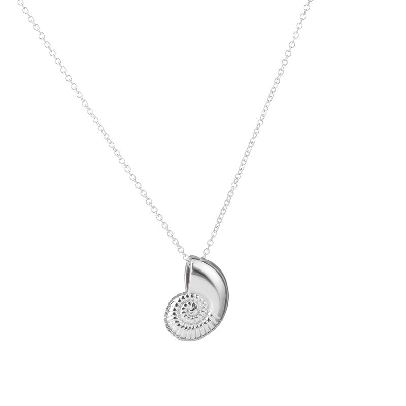 BlackPluss - Simple Conch Necklace Snail Shell Pendant Collarbone.