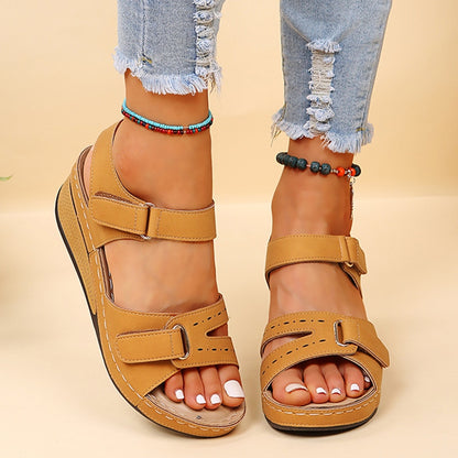 Black Pluss - Lightweight Casual Platform Sandal.